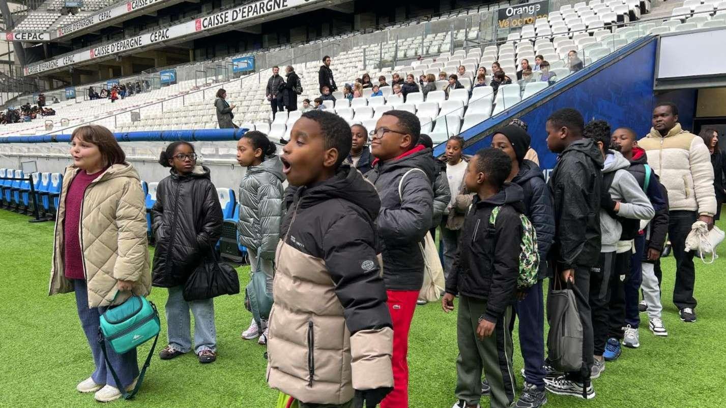 « Aux Armes ! » : 8000 minots marseillais à la conquête des coulisses de l'Orange Vélodrome