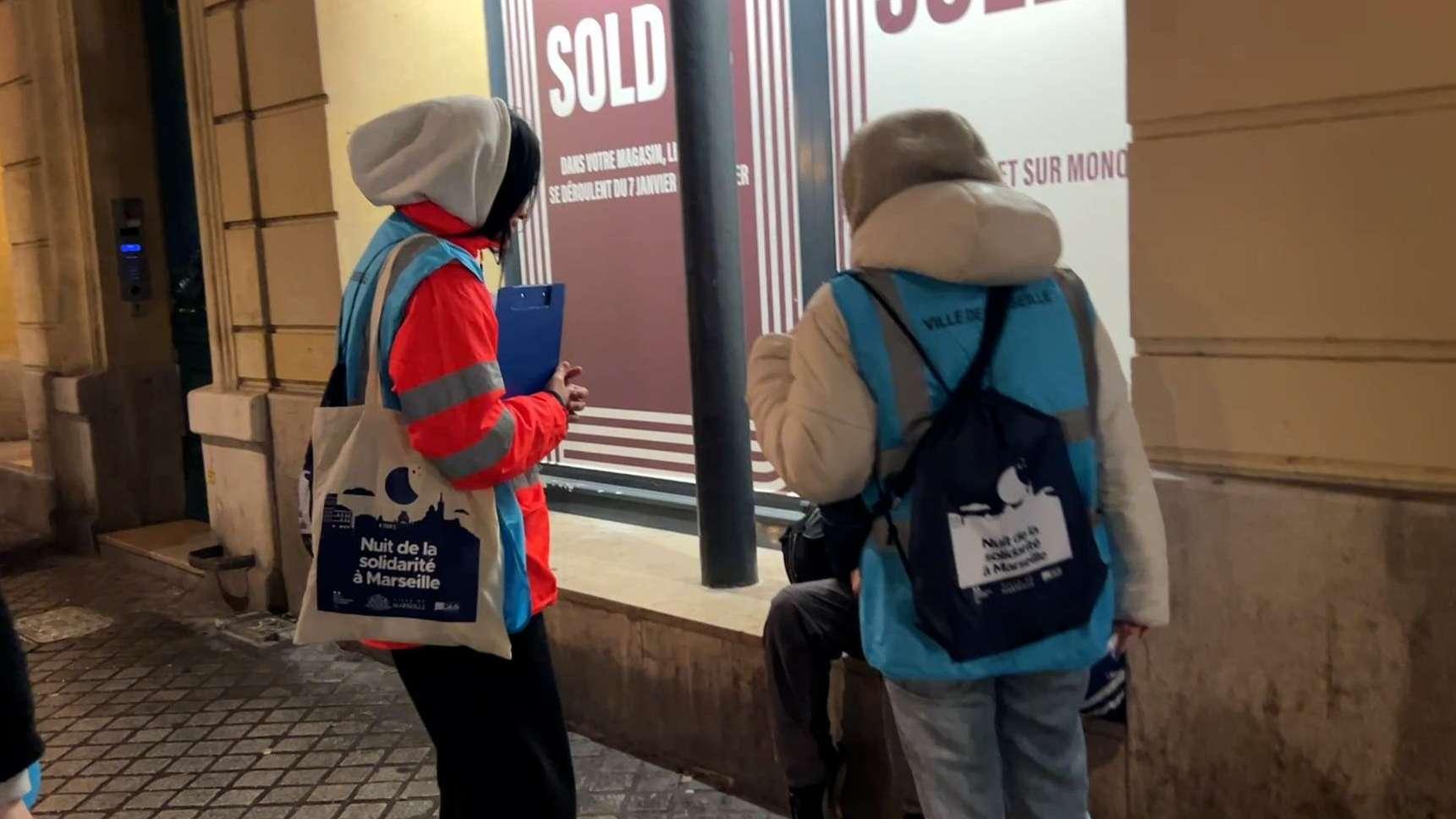 Marseille : sous une pluie battante, la Nuit de la Solidarité à la rencontre des "invisibles"
