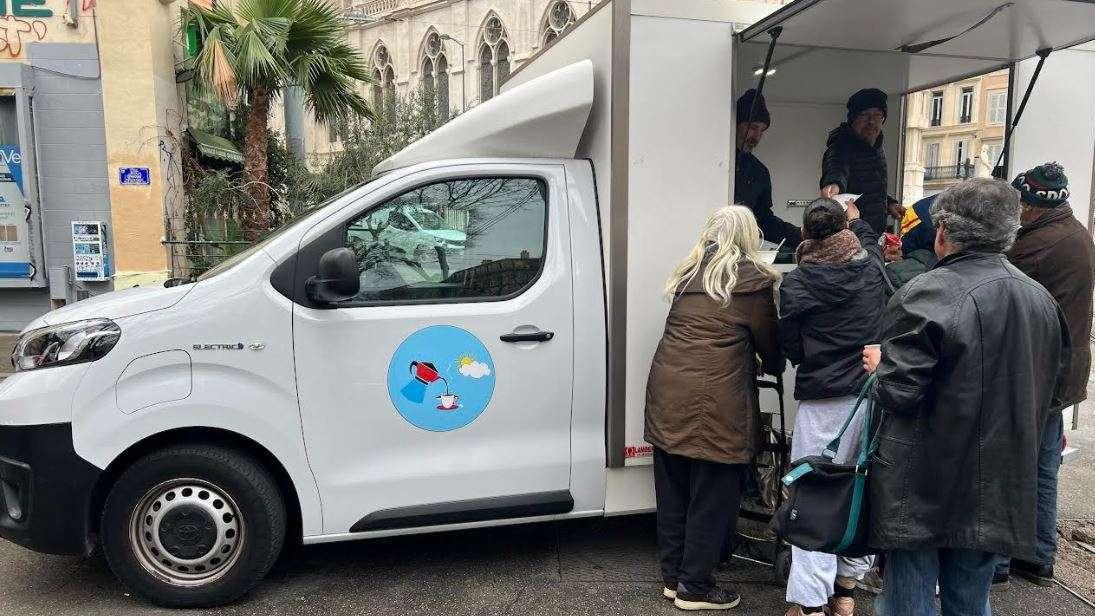 Marseille : aux Réformés, le café et la soupe d’Emmaüs réchauffent aussi les coeurs