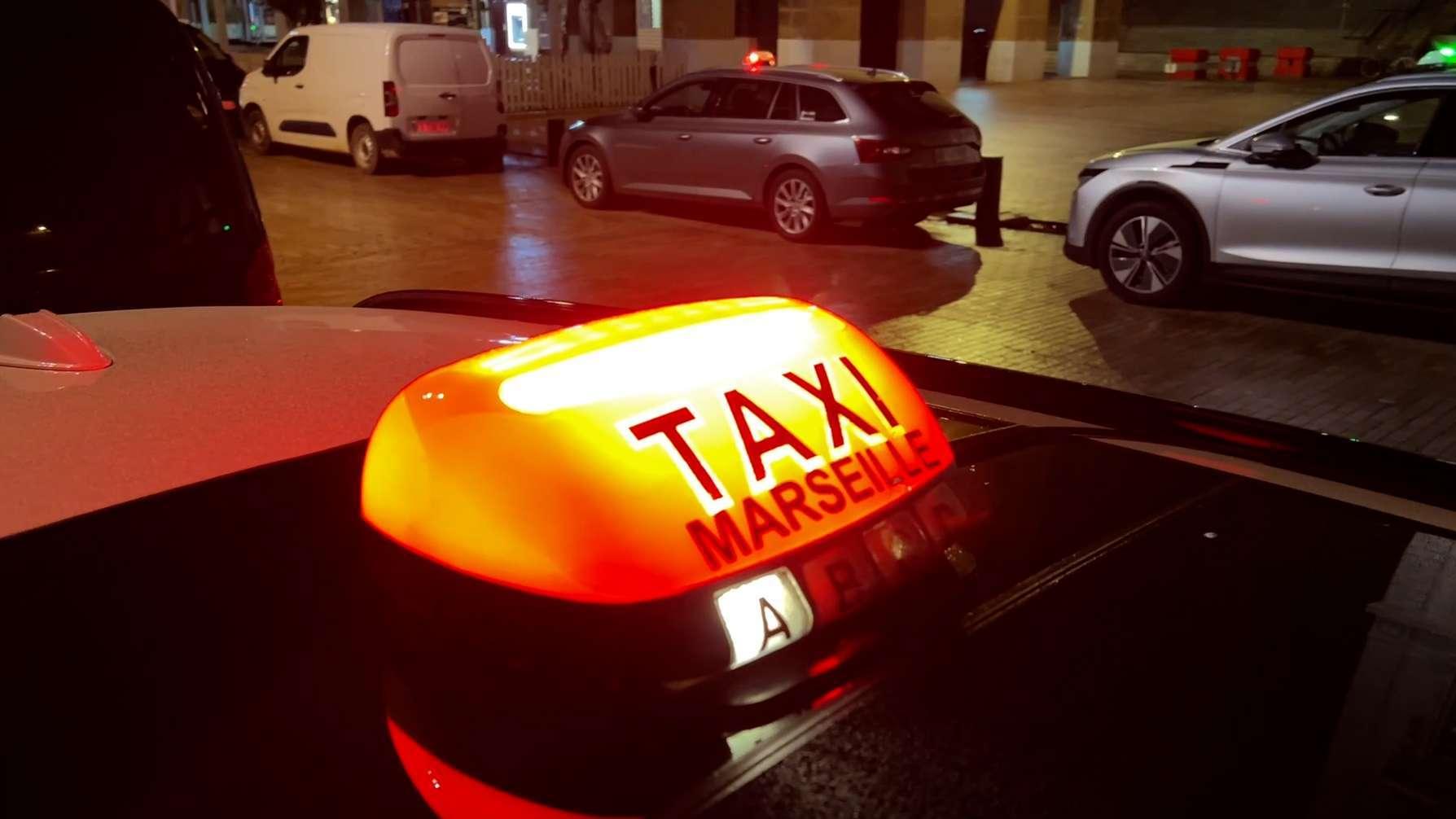 Grève des taxis à Marseille : accusée de "bloquer" les dossiers, la Mairie se défend et annonce des renforts d'urgence