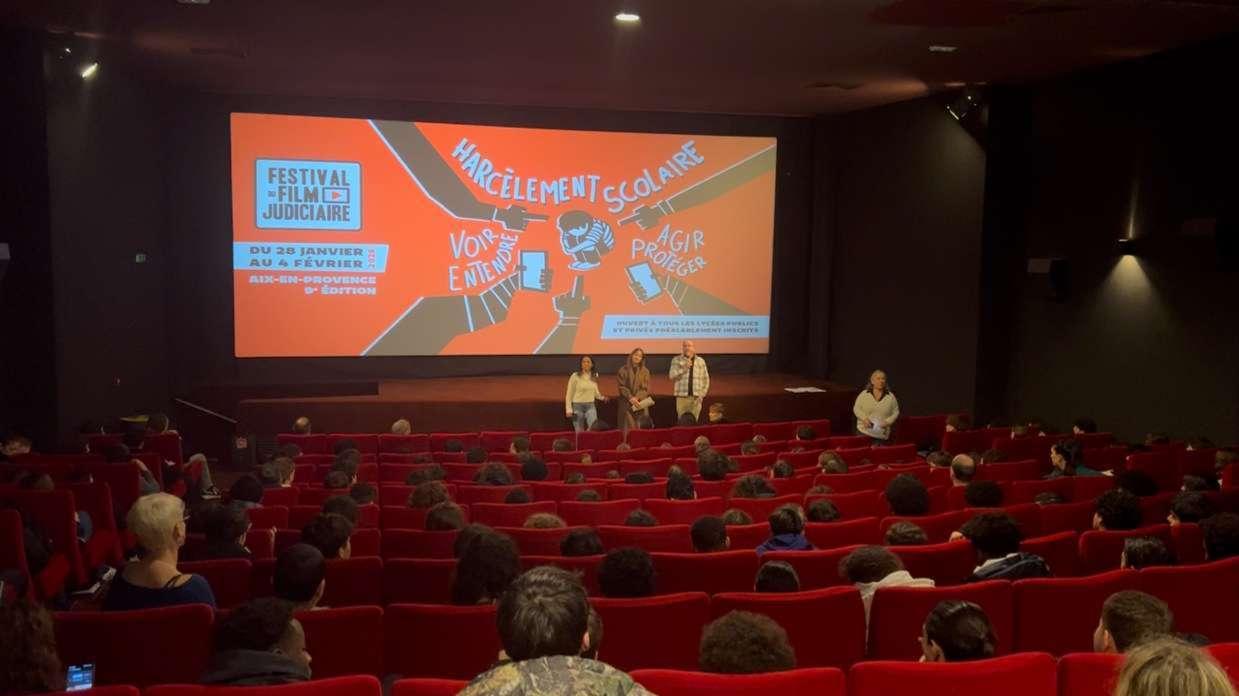 « Le désespoir peut être caché derrière un masque » : la prise de conscience face au harcèlement lors du Festival du Film Judiciaire à Aix 