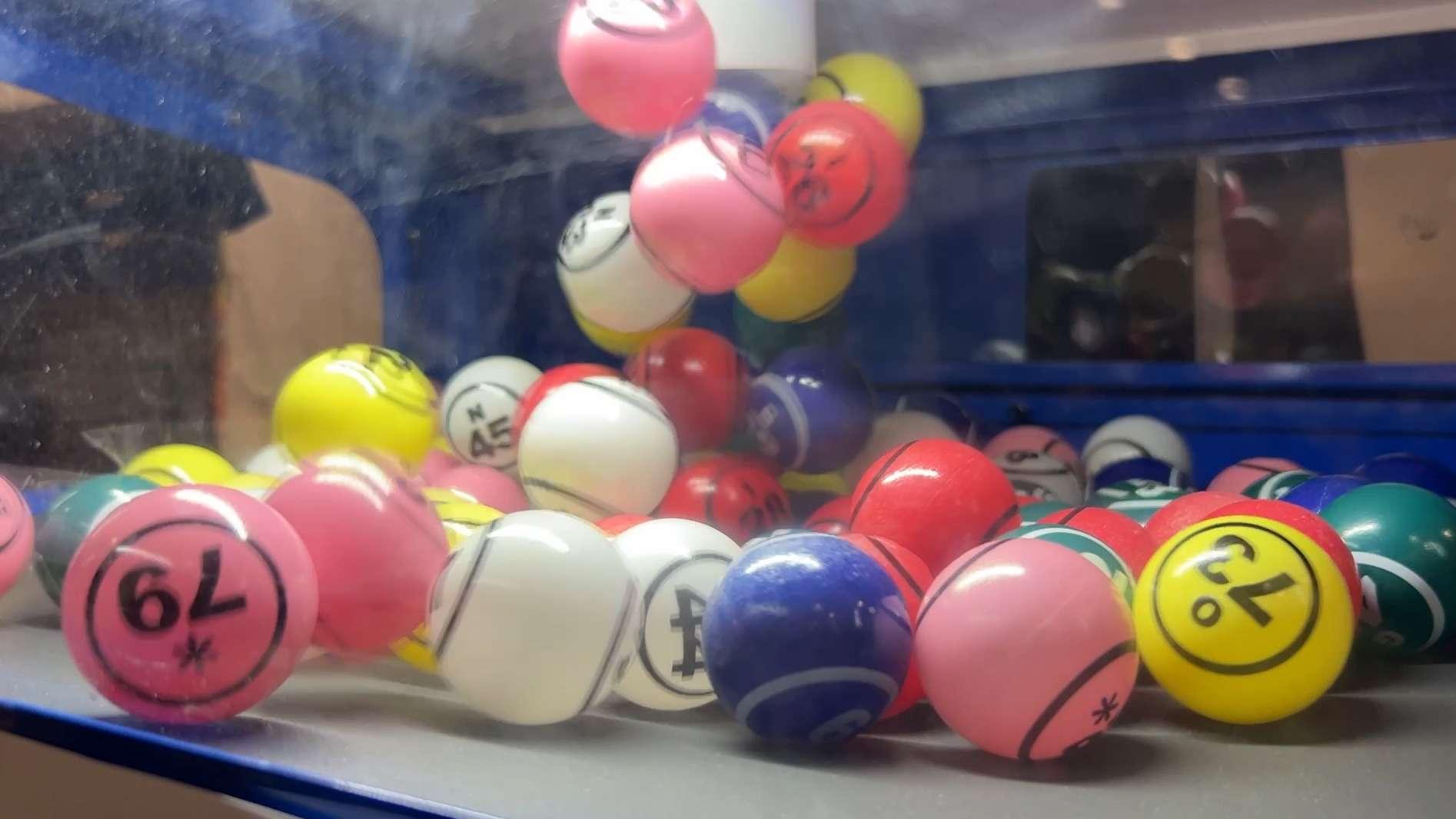 Convivialité et gros lots... Pourquoi le loto séduit-il toutes les générations ?