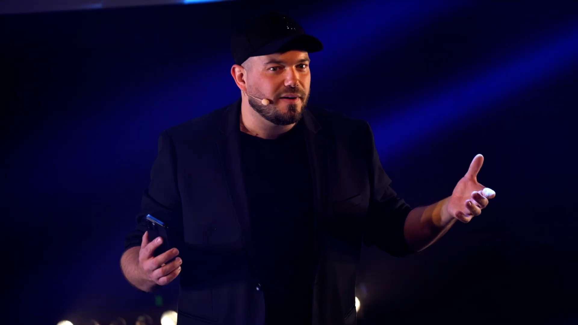 La magie s’invite au Cadran : Mathieu Stepson veut faire rêver Ensuès-la-Redonne  