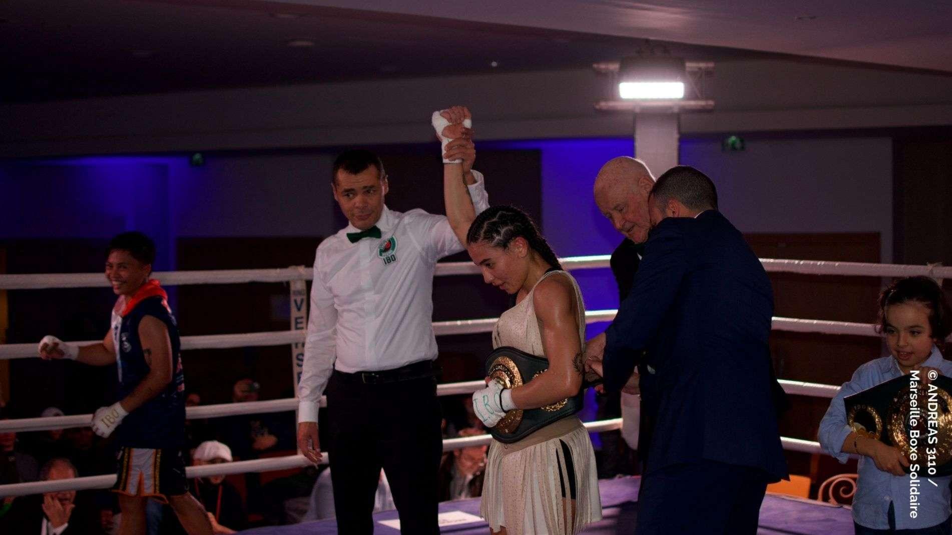 Marseille Boxe Solidaire : Romane Moulai conserve sa ceinture mondiale IBO des mi-mouches
