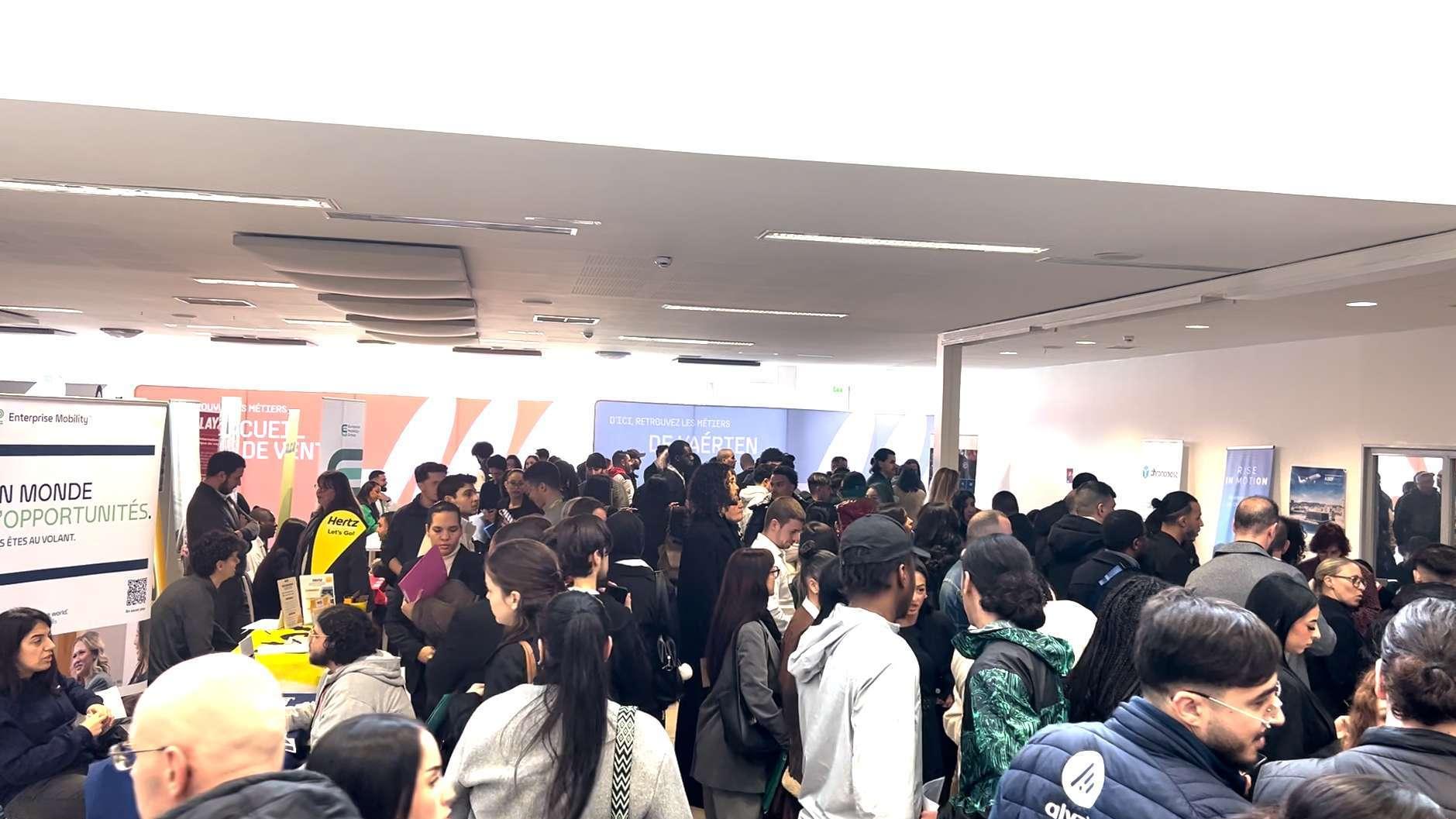 Des métiers "invisibles" mais indispensables : immersion au cœur du forum emploi record de Marignane