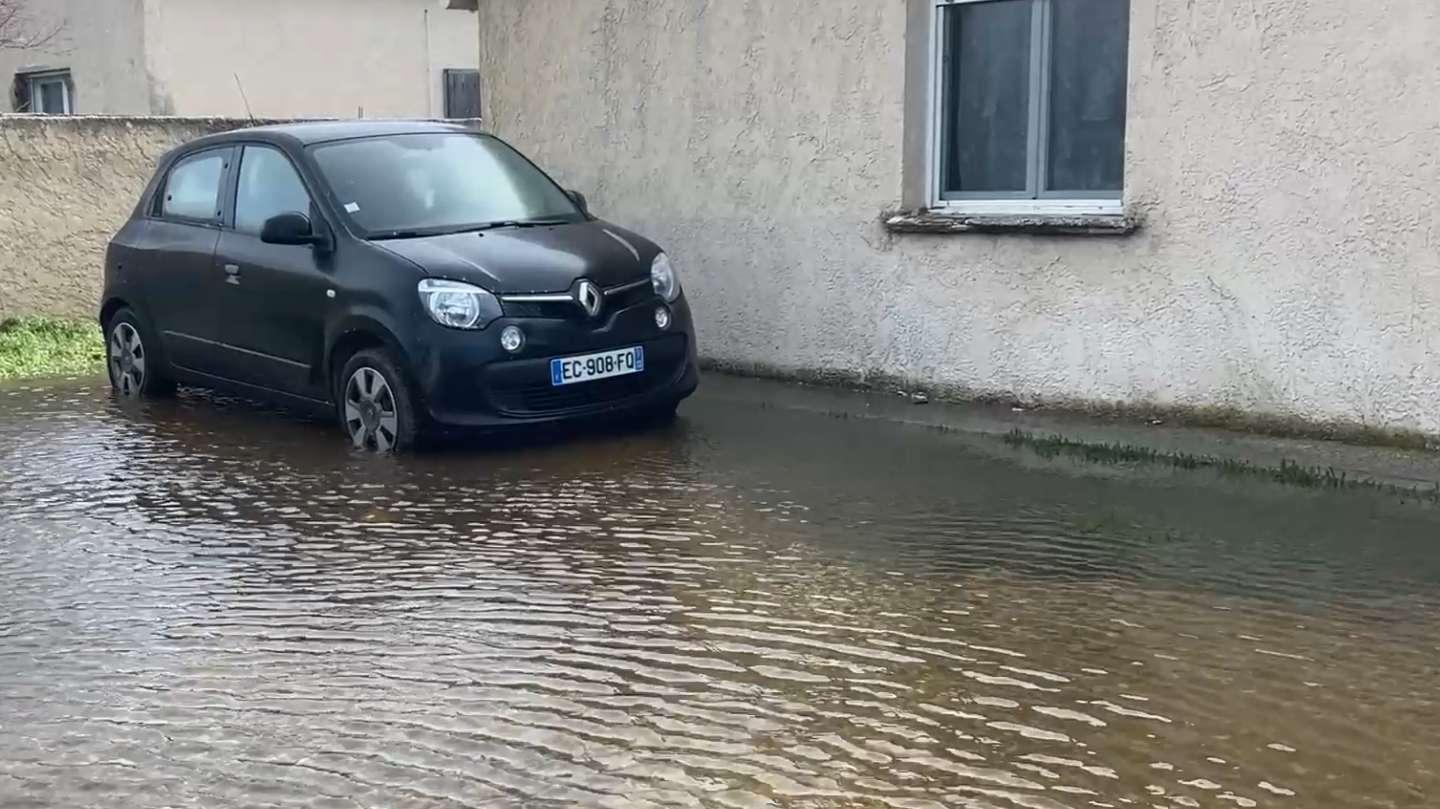 Châteauneuf-les-Martigues : le vent provoque des inondations près de la plage du Jaï
