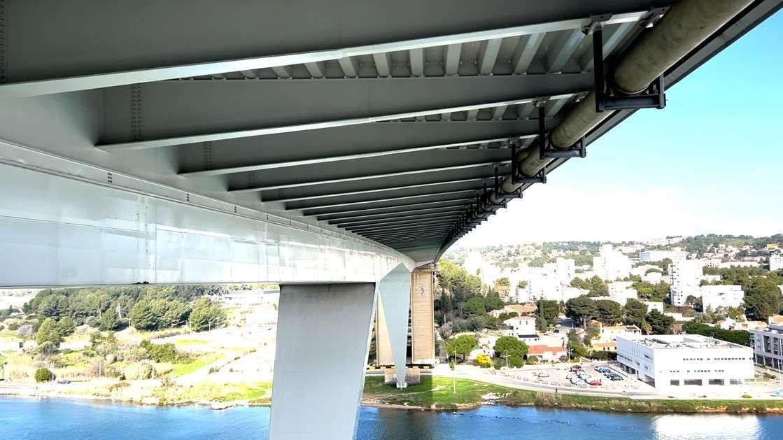 EXCLUSIF. Sous le "Géant de fer" : comment les ingénieurs traquent les fissures du viaduc de Martigues à l'aide de colorant