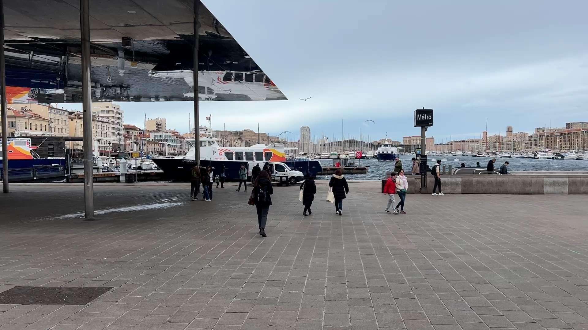 Marseille : « - Il est où le soleil ? - On le cherche... »