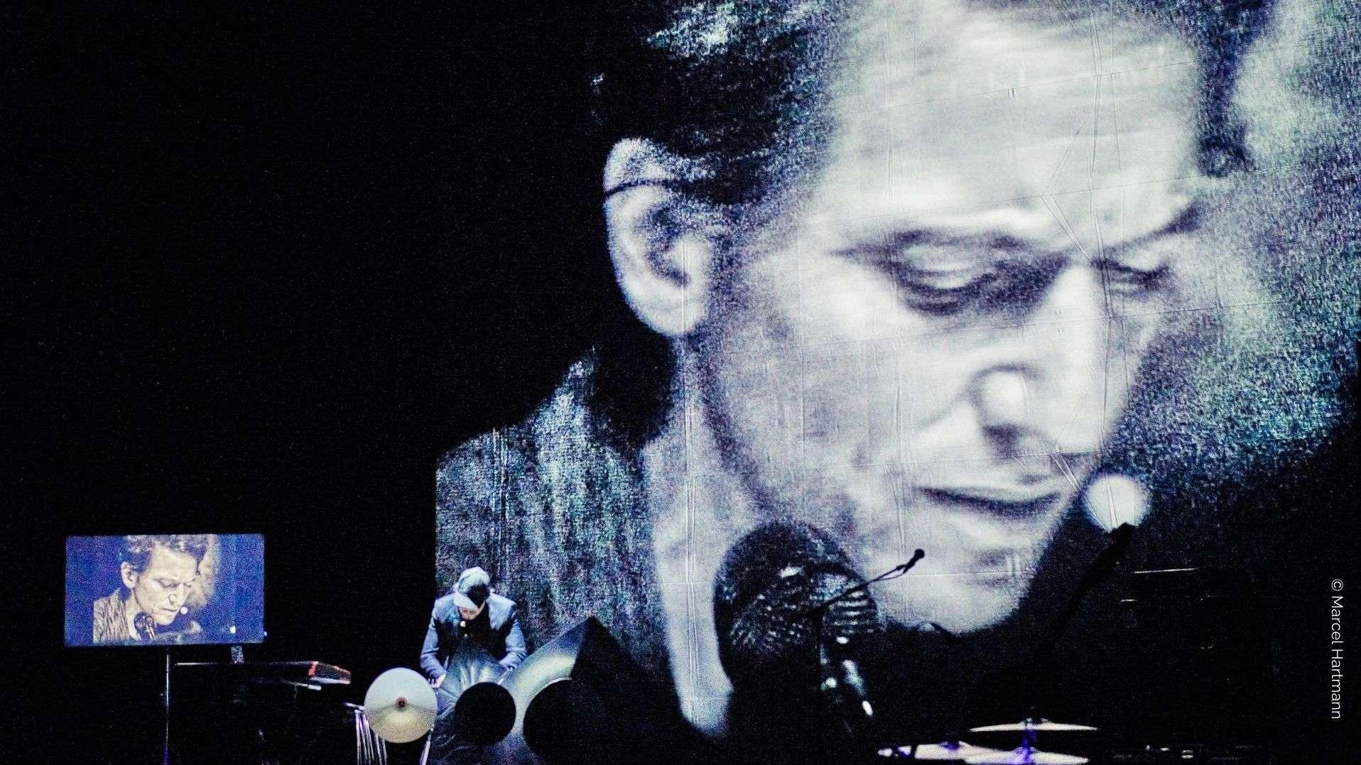 Raphaël à l’Usine d’Istres avec "Karaoké" : « L’IA ne pourra jamais remplacer l’émotion d’un concert »