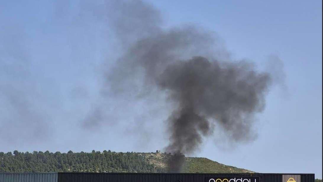  Saint-Mitre-les-Remparts : un véhicule en feu dans la Zac des Etangs