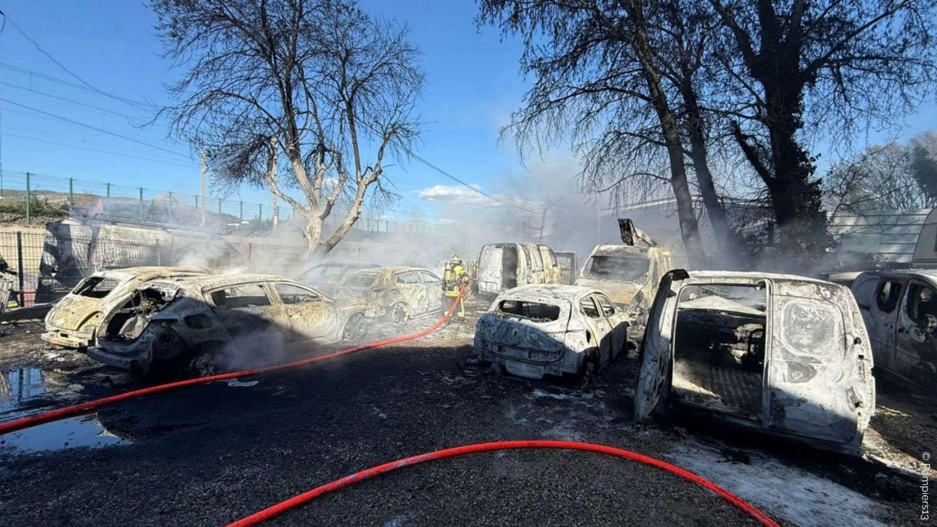 Aubagne : un incendie de voitures dans un garage automobile