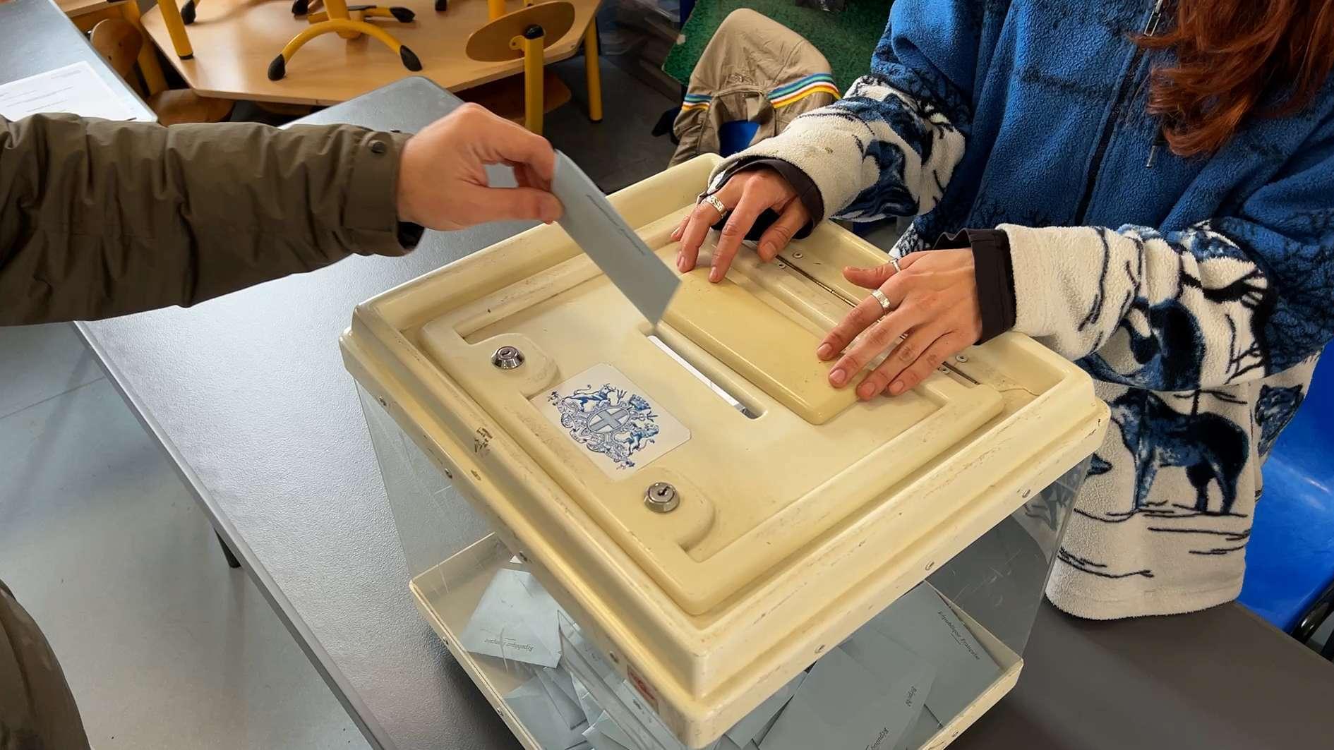 Municipales 2026 à Marseille : dans les quartiers Nord, gauche et extrême droite à la chasse aux abstentionnistes