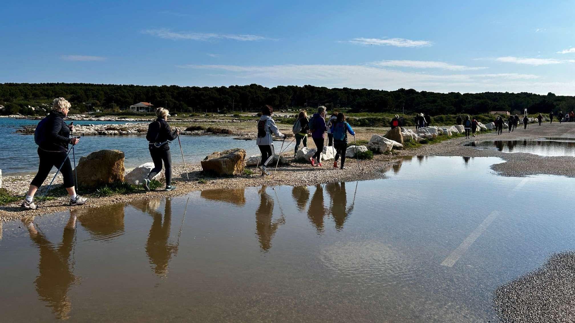 Marche nordique sur la Côte Bleue : quand le sport-santé rime avec plaisir et grand air