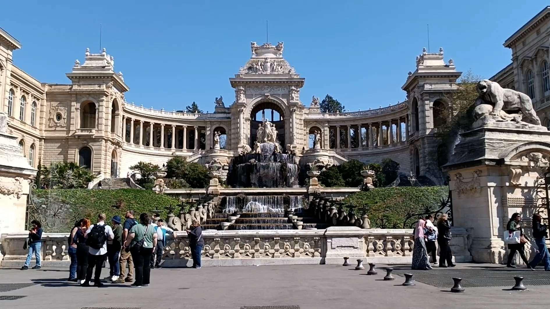 Marseille : un étrange phénomène lumineux se produit au palais Longchamp avec l'arrivée du printemps