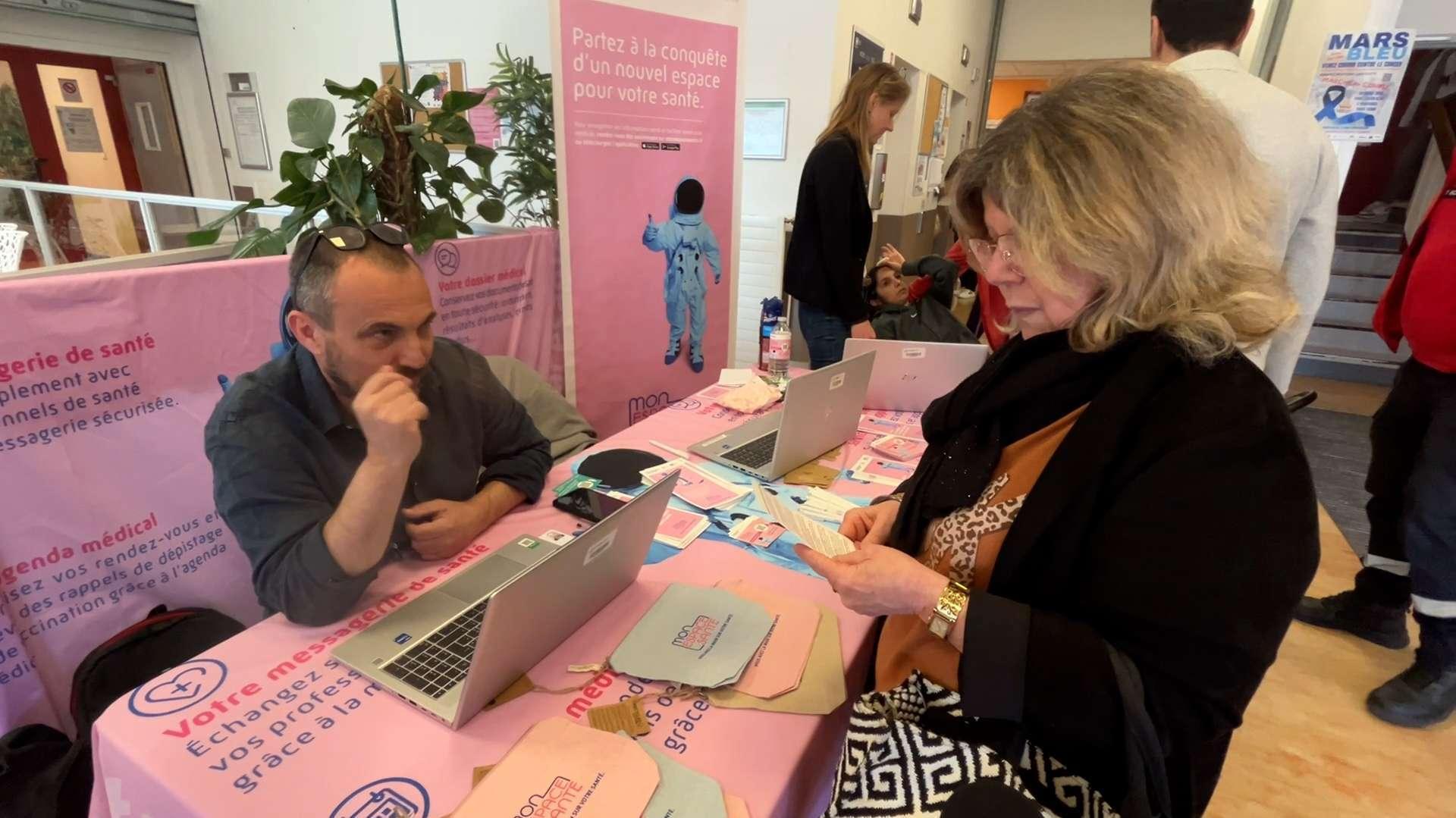 Santé numérique  : "Mon Espace Santé" s'installe aux Rayettes à Martigues pour rassurer et accompagner les usagers