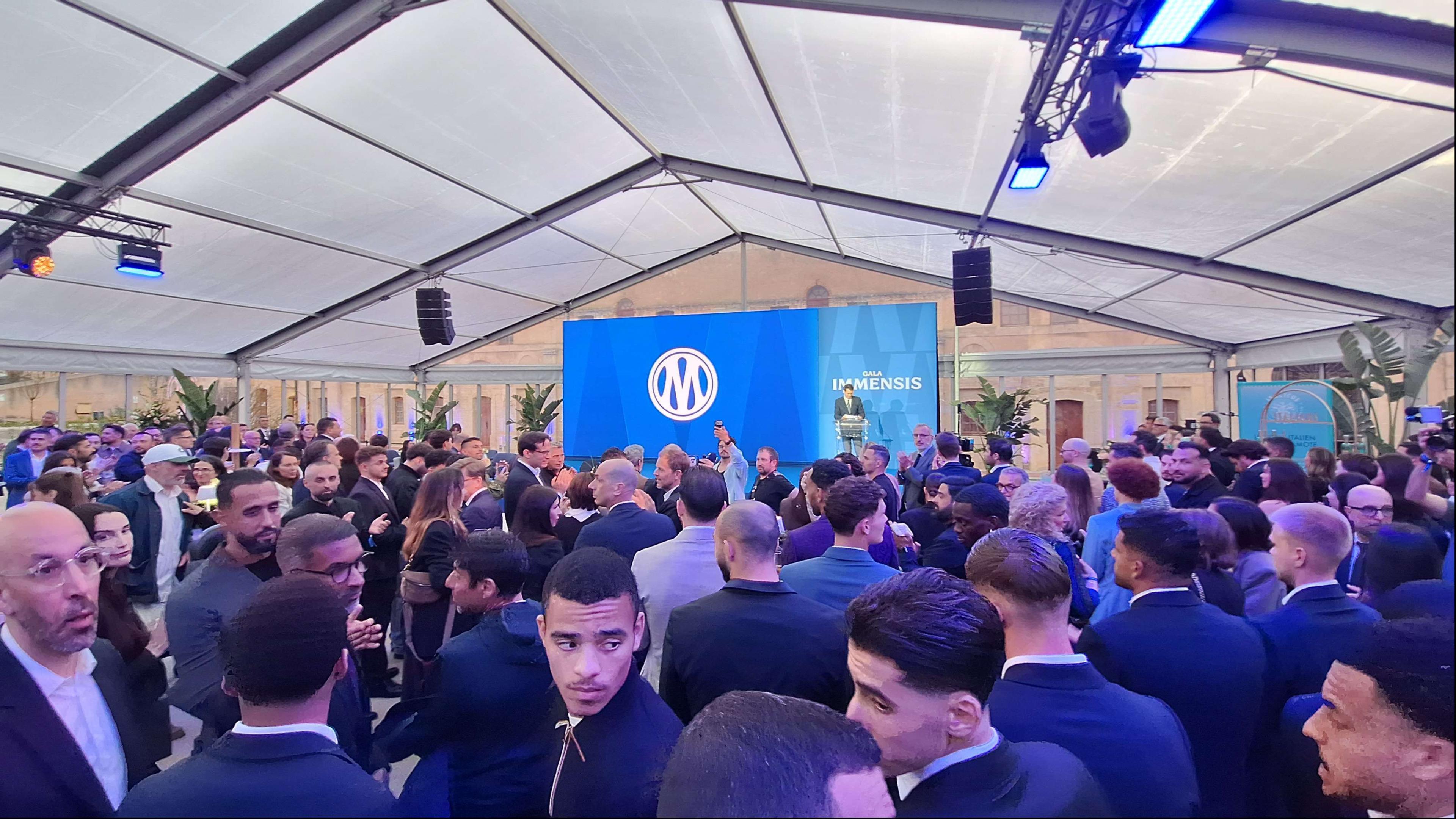 L'OM dévoile son nouveau logo !