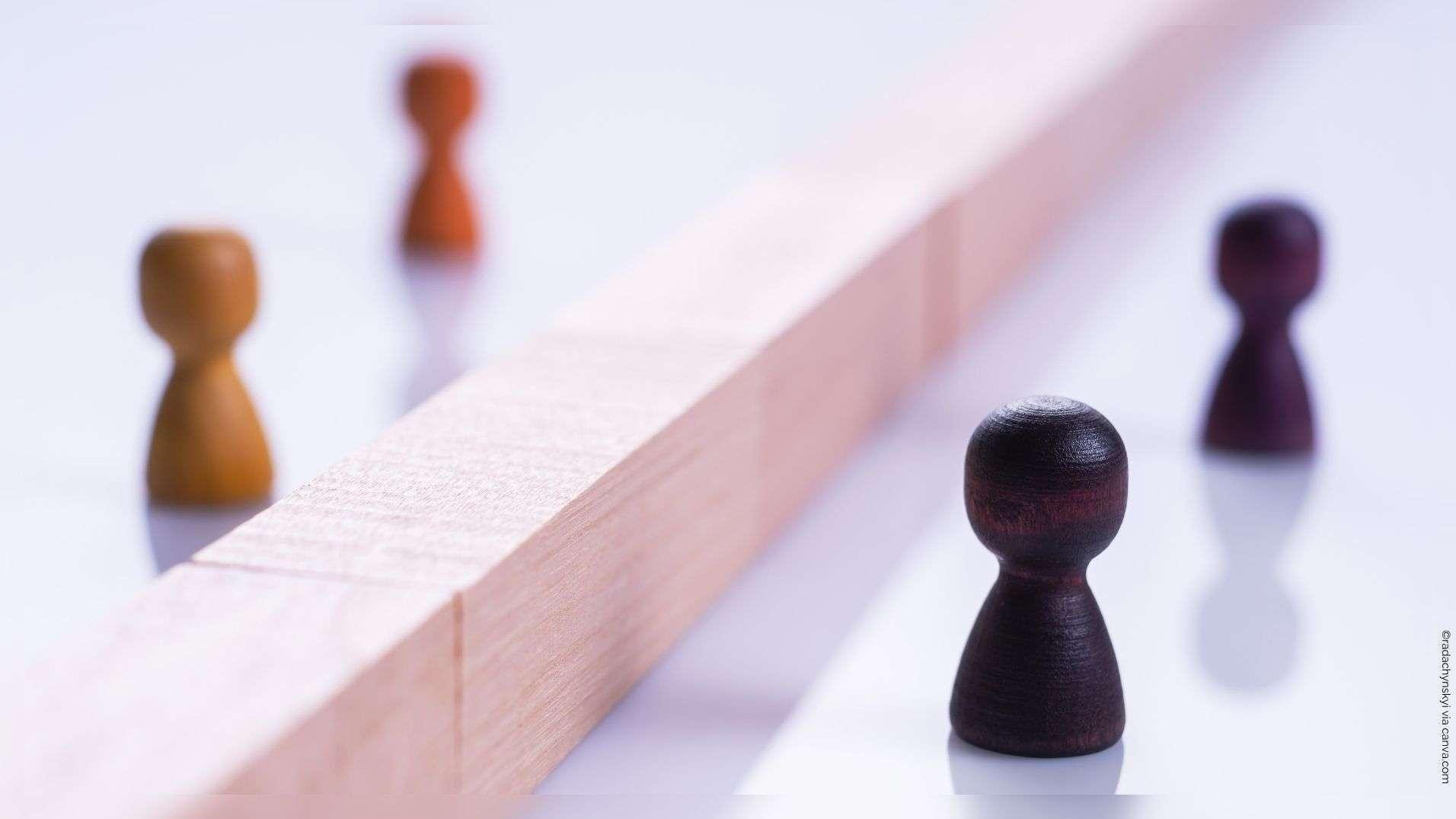 La moitié des victimes de racisme adoptent des stratégies d'évitement, selon un sondage