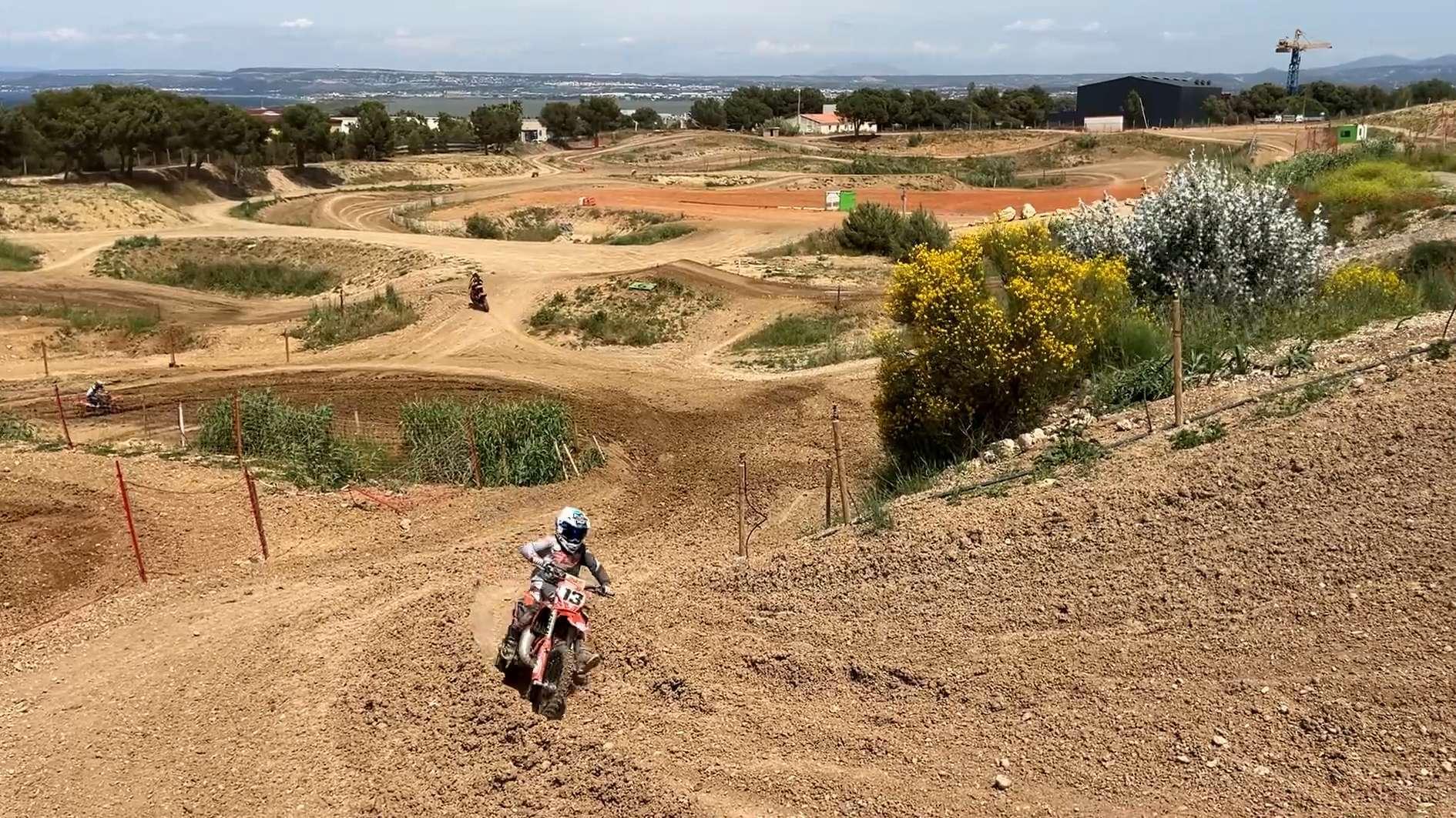 Châteauneuf-les-Martigues : entre show explosif et sécurité, les secrets du Moto Club de la Fauconnière