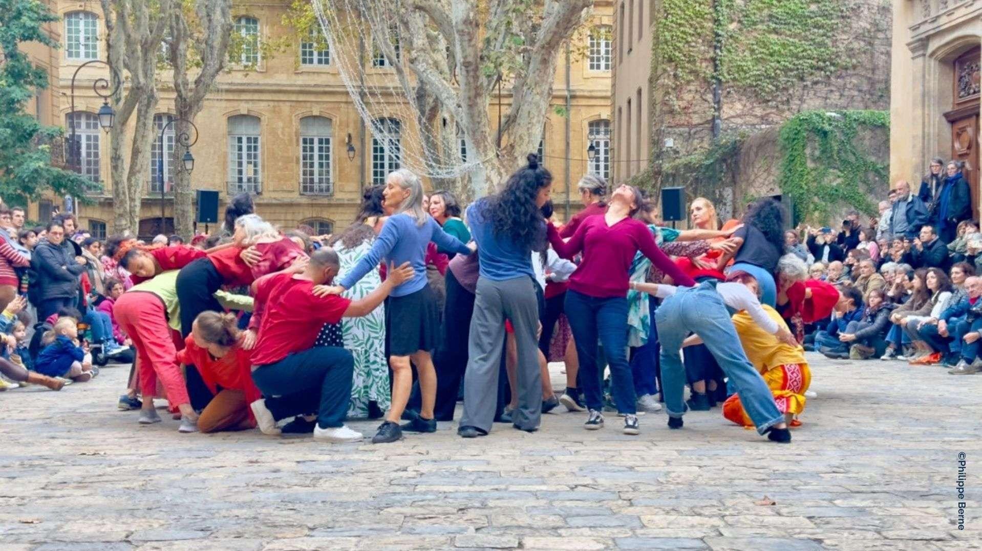« On croise entre le patrimoine et la création » : comment la Biennale d’Aix métamorphose la ville