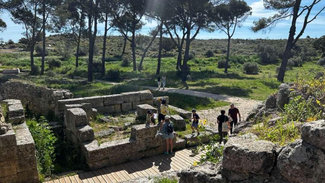 Saint-Mitre-les-Remparts : à Saint-Blaise, les minots ont fouillé le passé pour les vacances