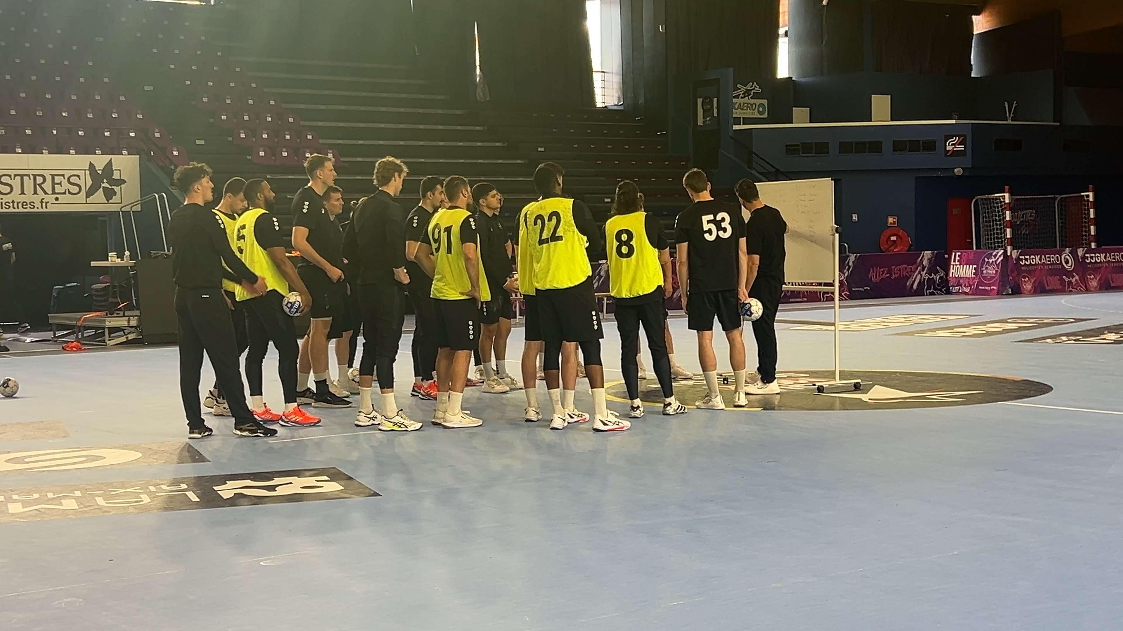 « Il faut oublier et préparer Nantes » : après la défaite contre Nîmes, Istres Provence Handball reçoit l'invaincu Nantes ce vendredi