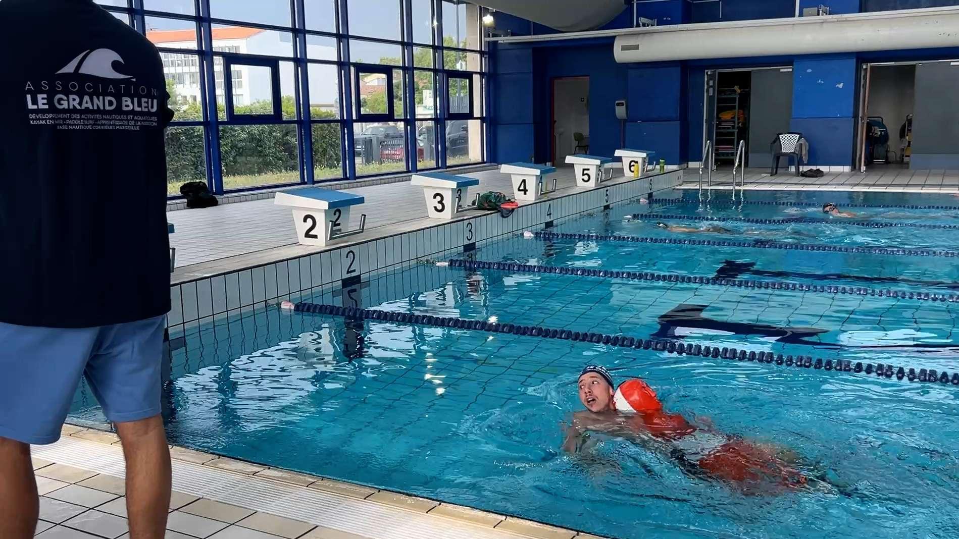 « Je préfère la plage à l’usine » : à Martigues, ces jeunes des quartiers se forment au métier de sauveteur