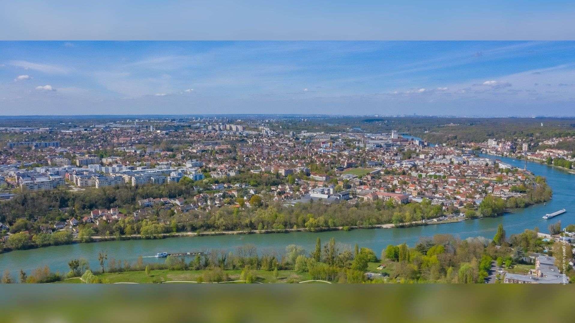 Un bus tombe dans la Seine dans l'Essonne, quatre personnes secourues