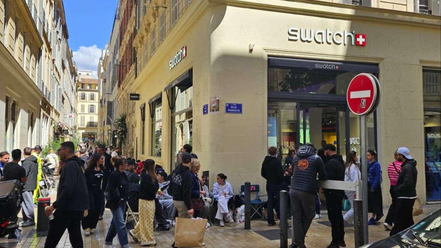 Marseille, Paris, Lille,... l'opération de ventes de montres Swatch-Audemars Piguet victime de son succès