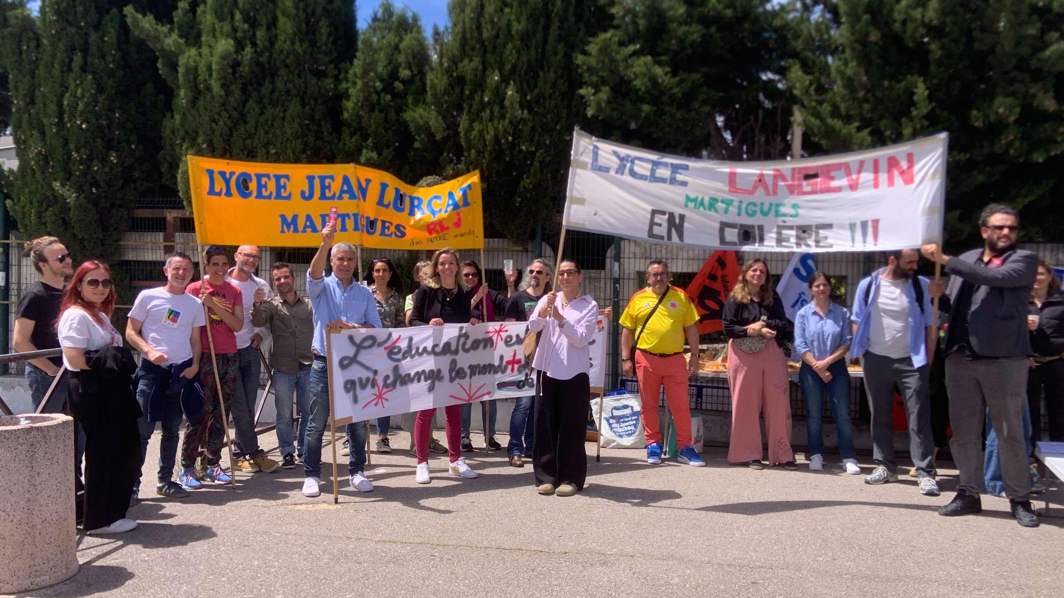 Martigues : enseignants et parents mobilisés devant le lycée Jean Lurçat