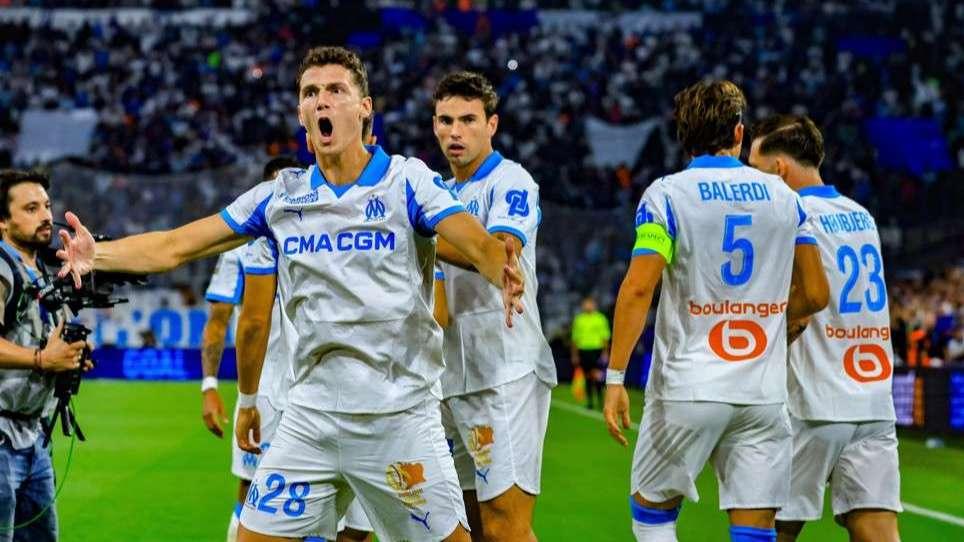 "Je pars avec beaucoup d’émotions" : Benjamin Pavard confirme son départ de l'OM