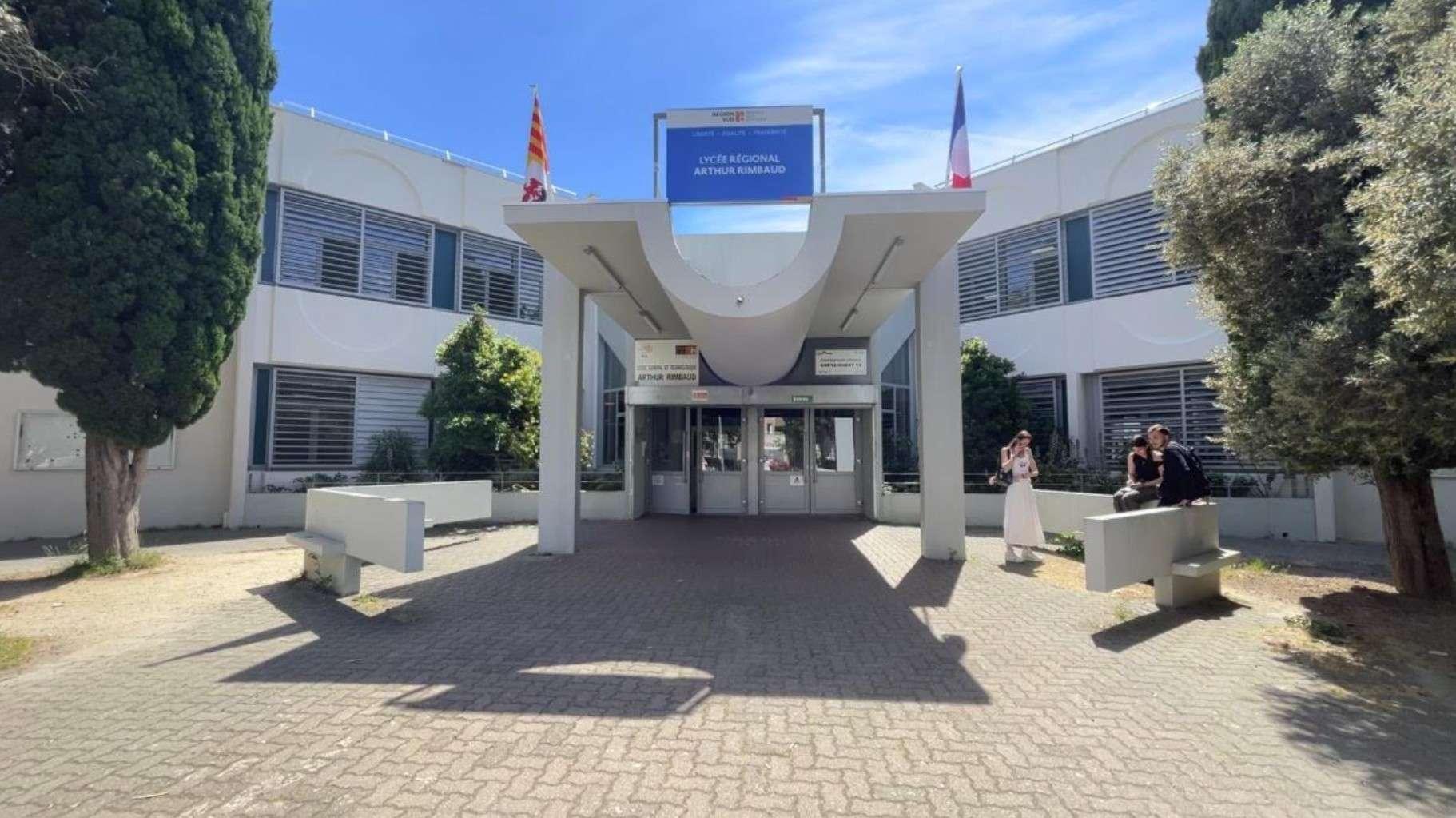 « Moi, je voudrais être éduqué » : au lycée Rimbaud d’Istres, la colère monte face au manque de professeurs