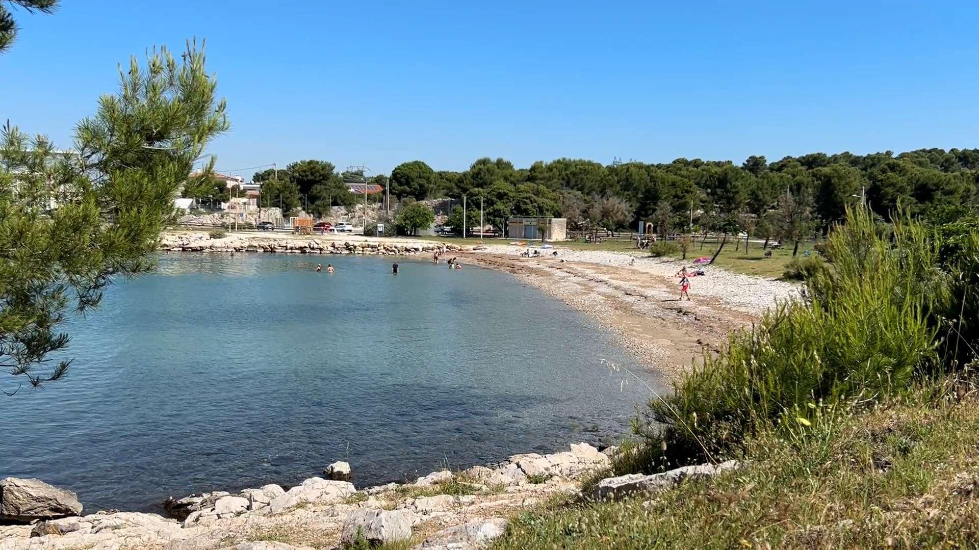 Retour du soleil et premiers bains de l'année à la plage des Laurons