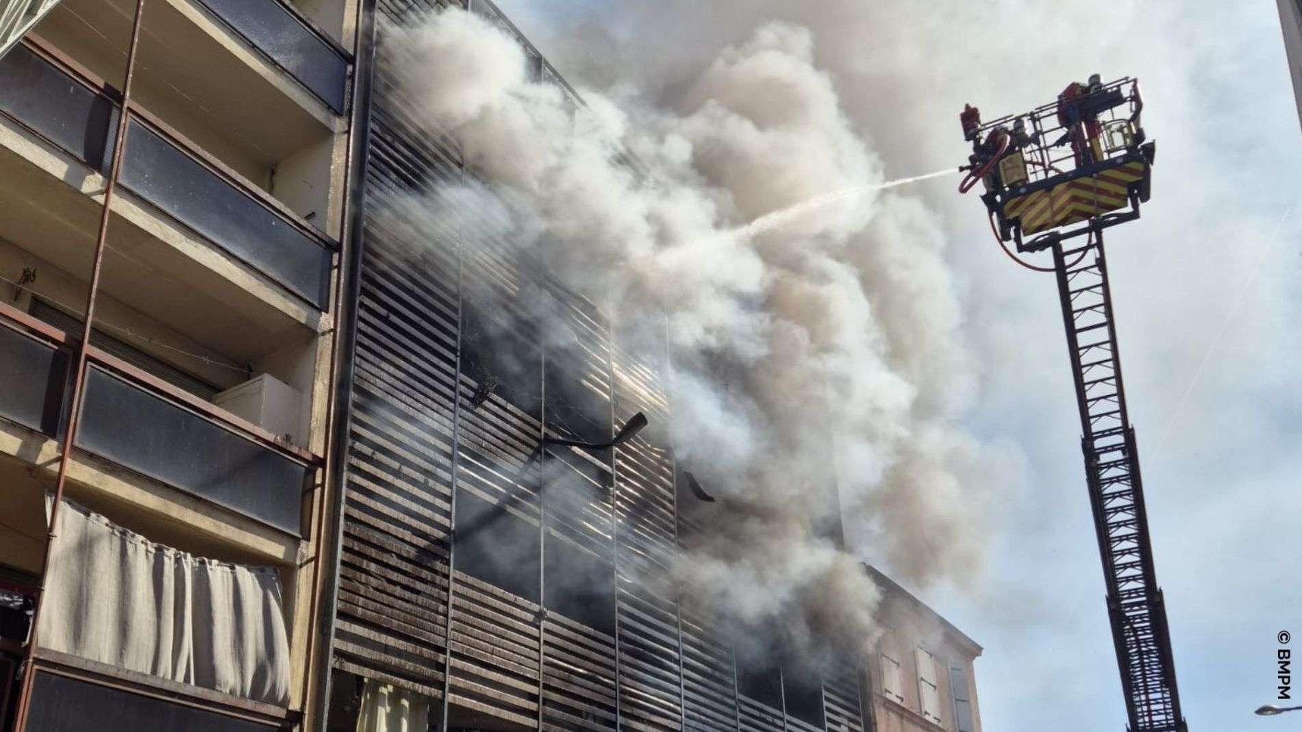 Marseille : un violent incendie après une possible explosion à Saint-Mauront, 50 évacuations