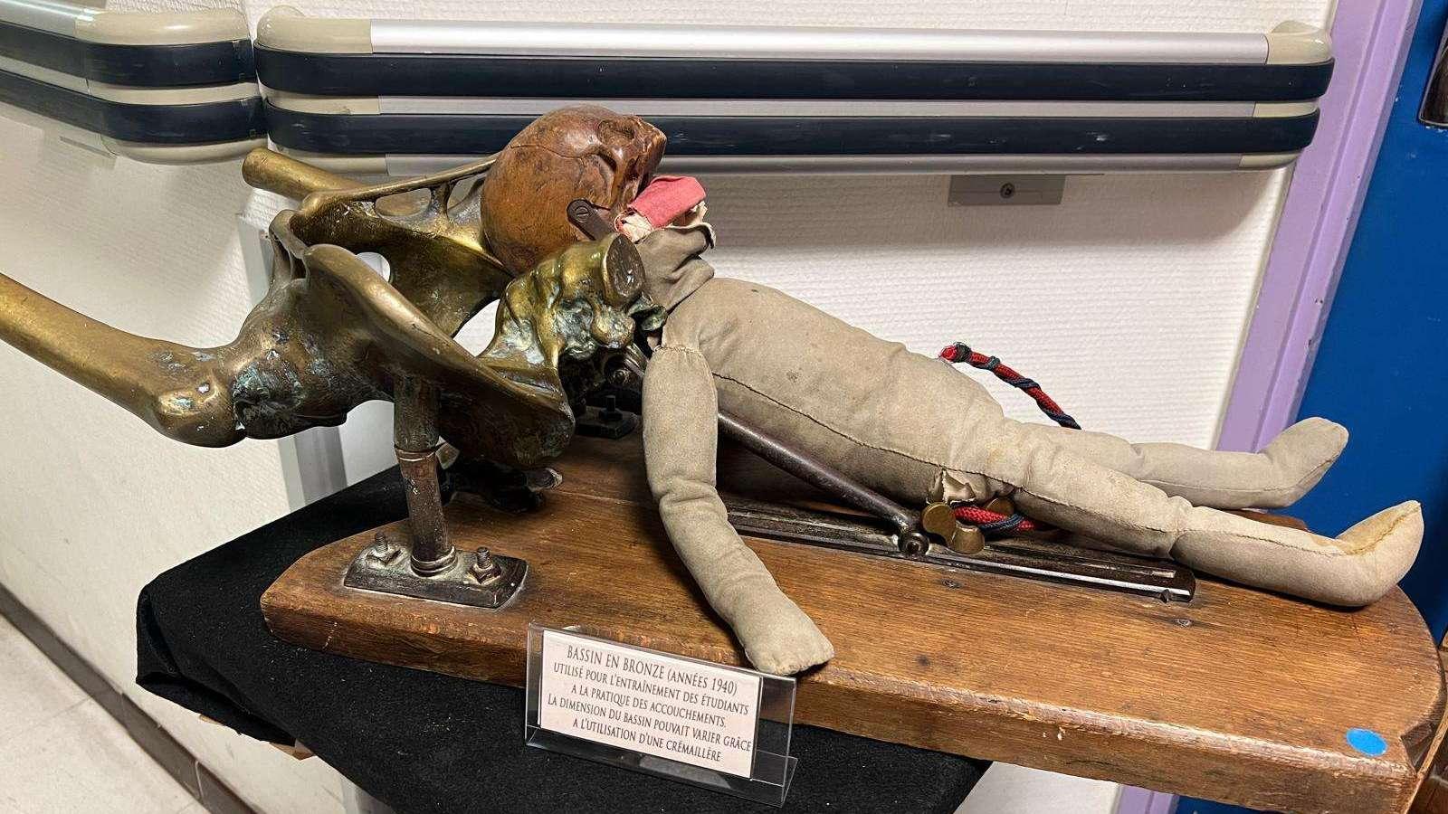 Marseille : poupon macabre, "Dr Opium" et coffre-fort à secrets... Plongée dans les trésors oubliés de l'Hôpital Sainte-Marguerite