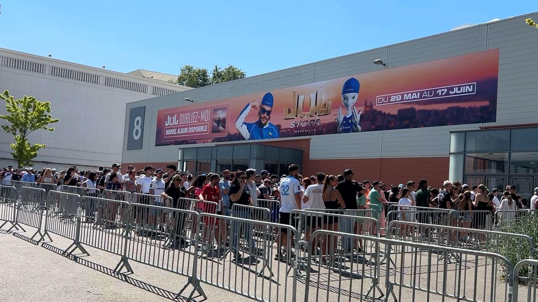 « Jul, c’est le soleil, c’est ma vie » : l’incroyable ferveur des fans à Marseille avant les concerts au Vélodrome