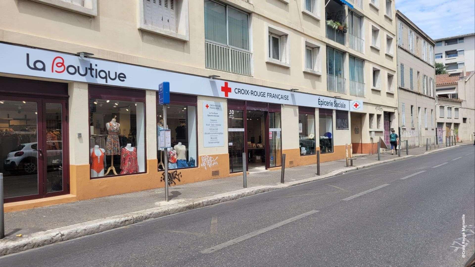 Marseille : bien plus qu’une friperie, la Croix-Rouge lance un lieu inédit pour aider les familles et les étudiants