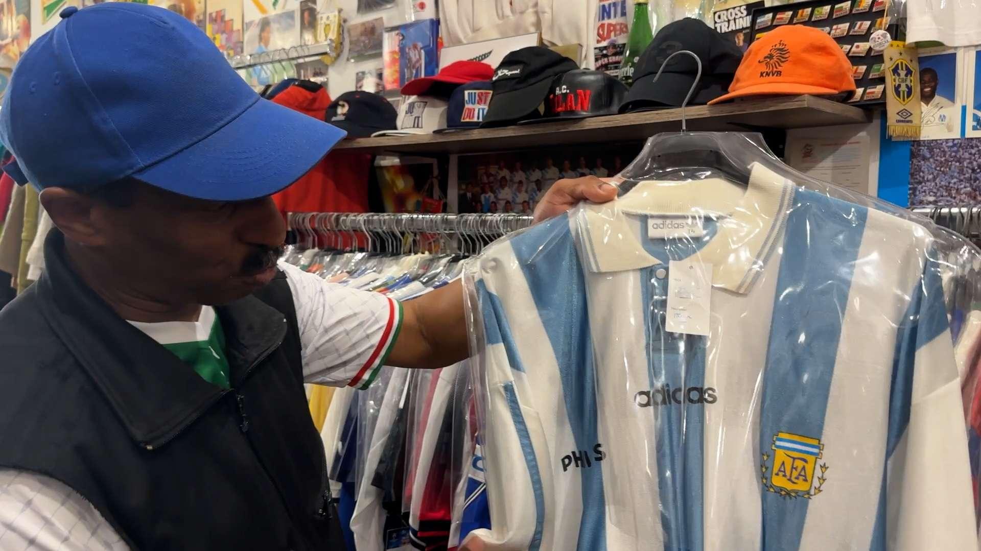 Entre maillots mythiques et couleurs favorites, la passion du Mondial de football s'affiche déjà à Marseille