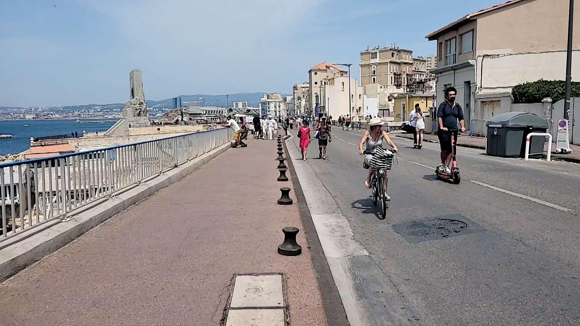 « On les suit à la culotte » : Marseille muscle son offre de vélos et met la pression sur les trottinettes