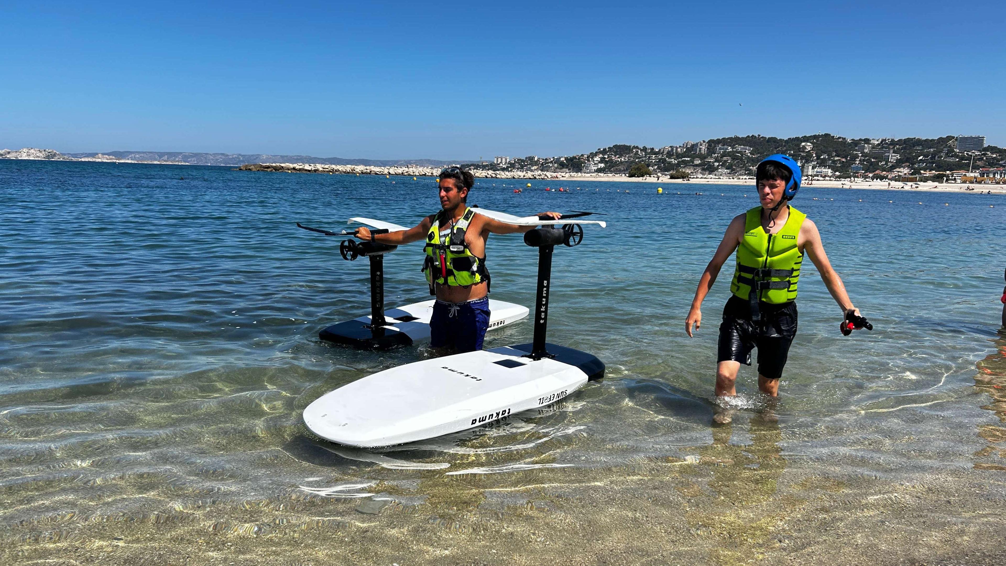 Marseille : "On vole au-dessus de l'eau", l'incroyable expérience de l'E-foil à la Sun Valley Freestyle Cup