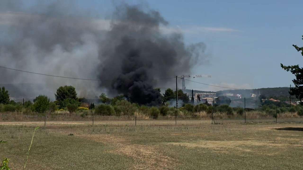 Aix-en-Provence : un feu de broussailles mobilise une trentaine de pompiers