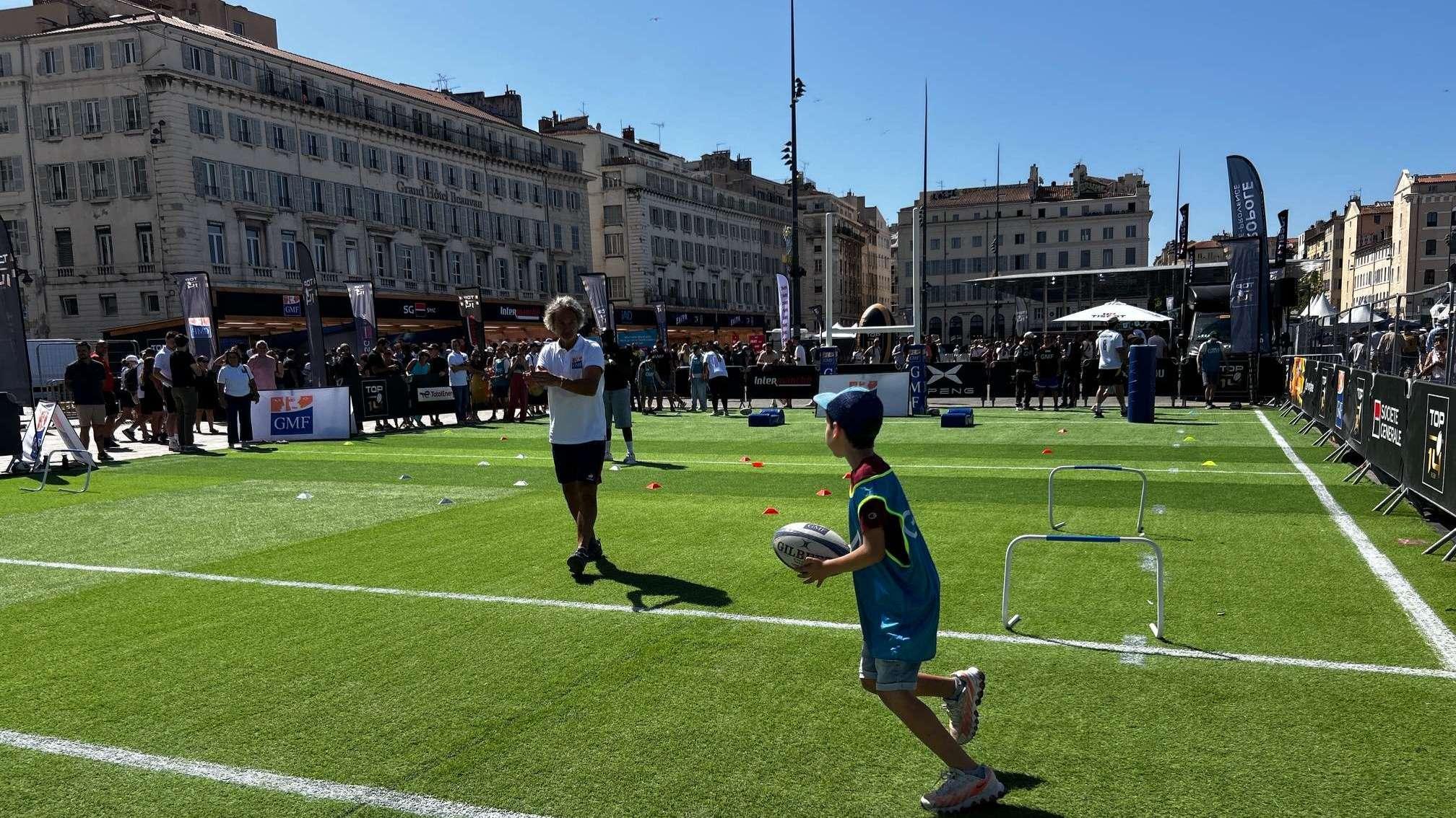 Marseille : "L’Ovalie en fusion", le Vieux-Port se transforme en temple du rugby pour les demi-finales du Top 14