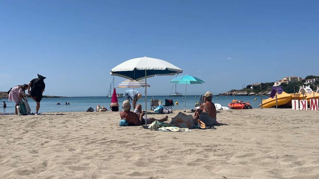 Martigues : à la plage du Verdon, les vacanciers s’adaptent à la chaleur