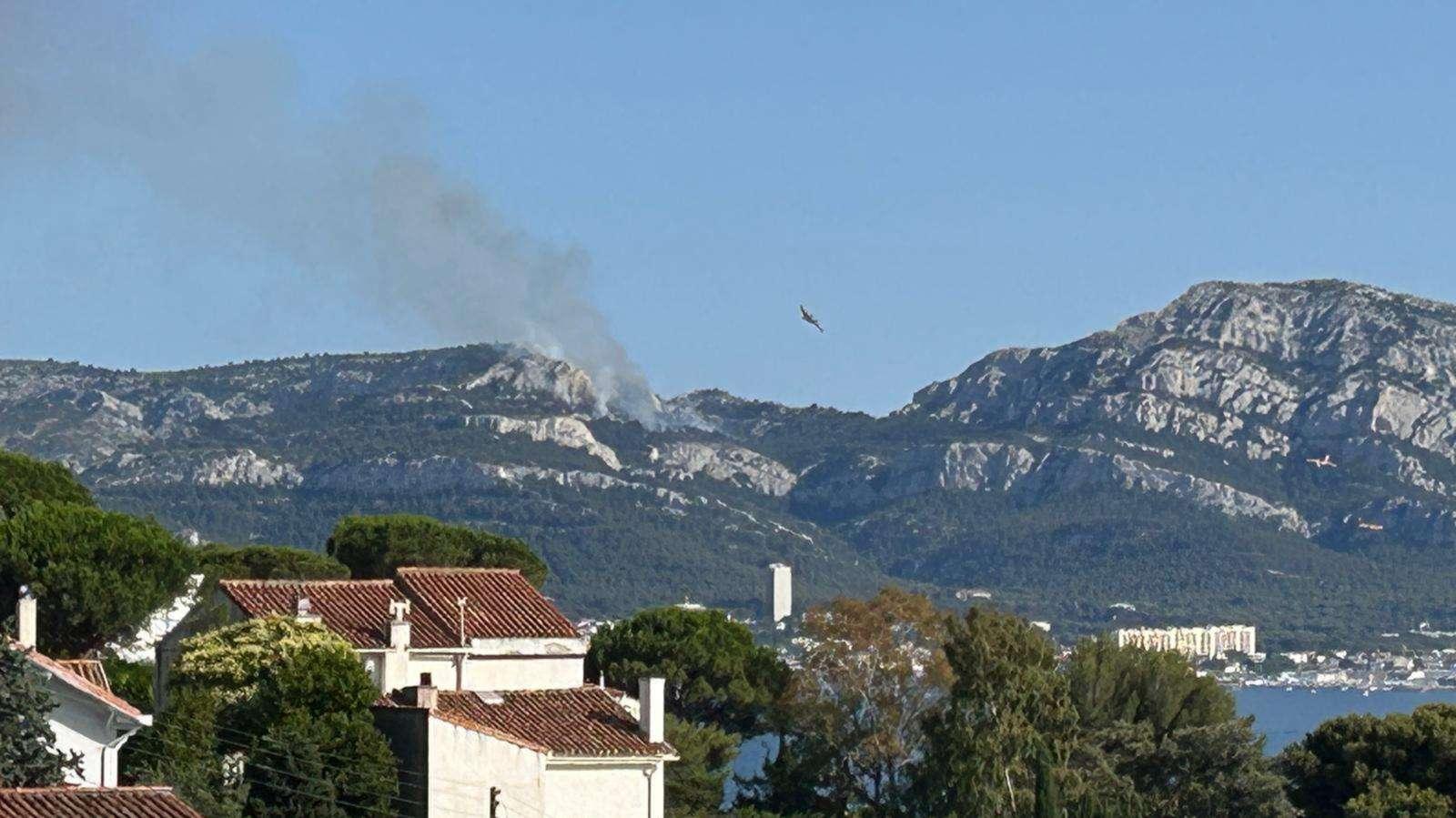 Marseille: Un incendie mobilise plusieurs Canadairs au sud de Pastré