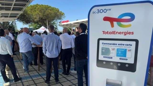 100 km d’autonomie en 6 minutes : TotalEnergies ouvre un hub de recharge électrique ultra-rapide à l'Aéroport Marseille Provence