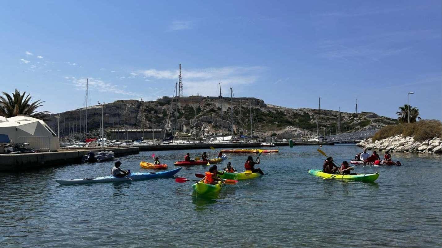 Marseille : les minots larguent les amarres au Frioul pour une parenthèse enchantée loin de la canicule