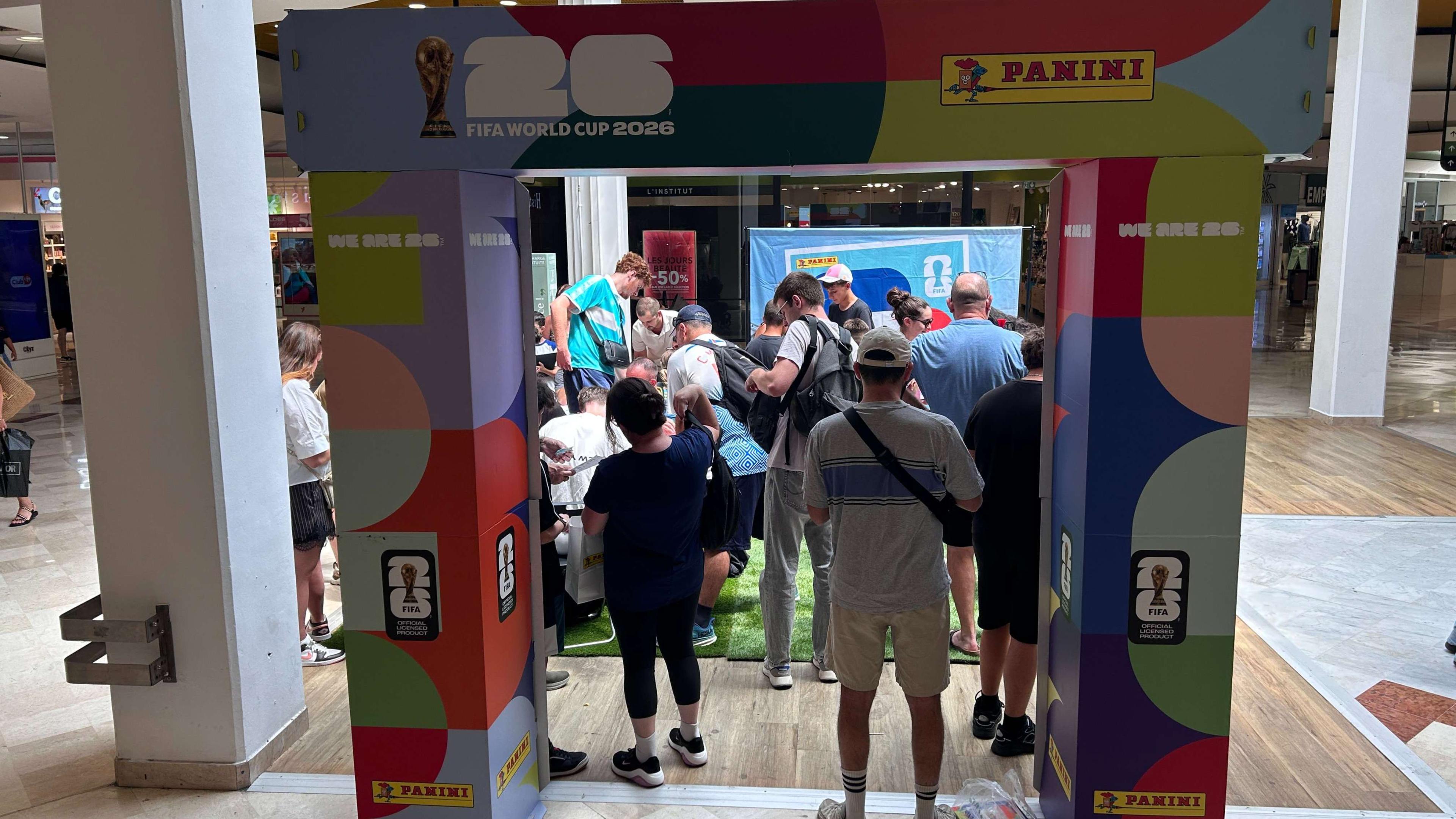 Coupe du Monde : une bourse d’échange ouvre à Grand Vitrolles pour les collectionneurs des cartes Panini