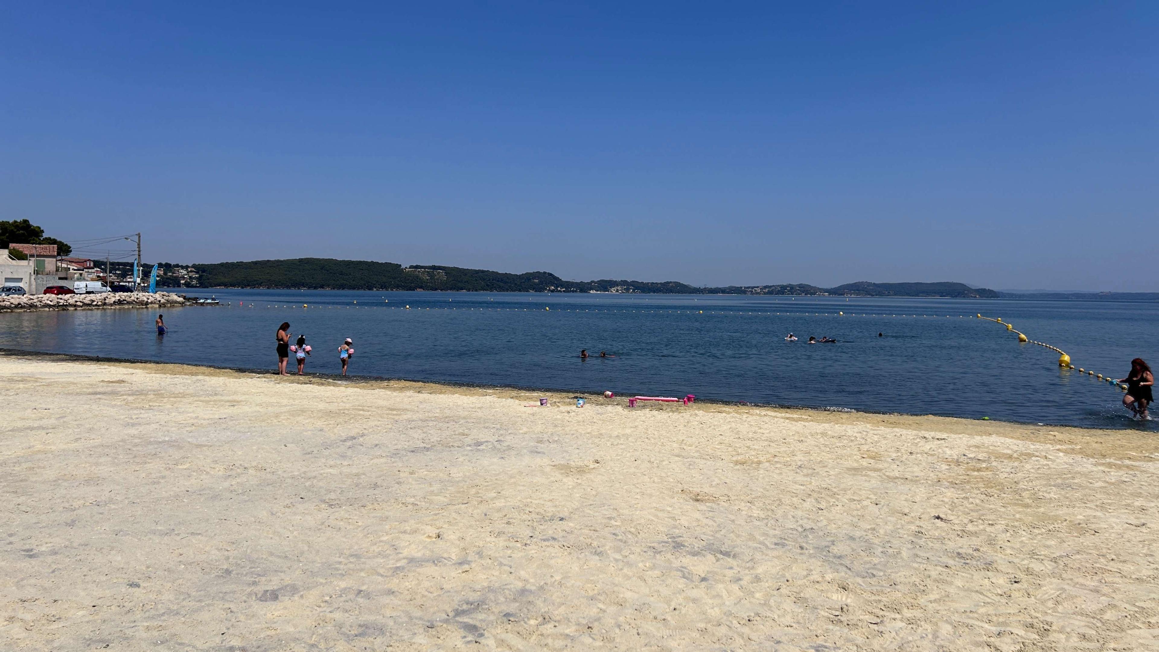 ’"On est là pour alerter et protéger" : la brigade littorale surveille les plages de l’étang de Berre