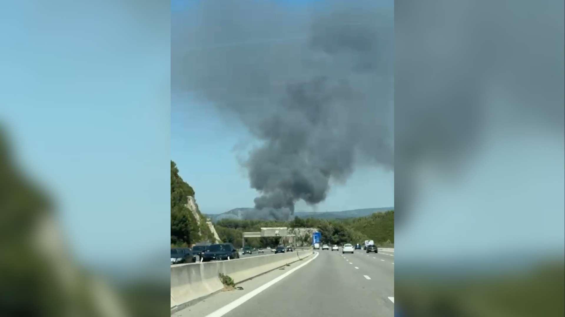 Aubagne : incendie vers la zone commerciale,  85 pompiers et un hélicoptère bombardier d'eau mobilisés