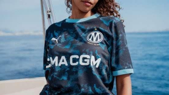 OM : le nouveau maillot extérieur 2026/2027 dévoilé, un hommage vibrant à la Méditerranée
