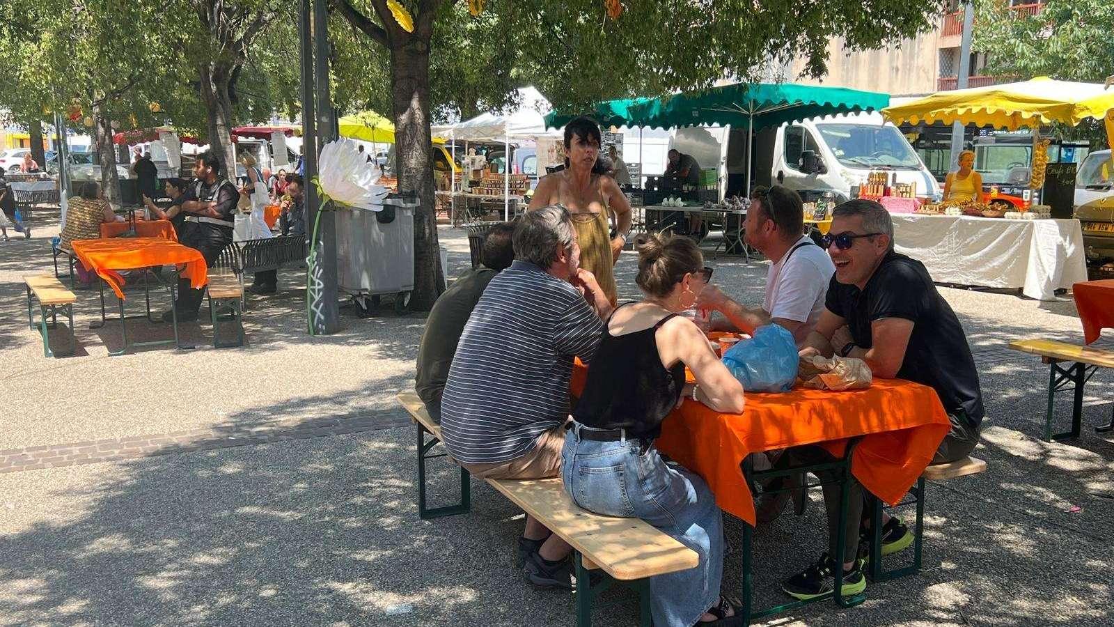 Miel, fromage de chèvre et... cidre urbain : le marché des producteurs de Saint-Just a fêté l’été à Marseille